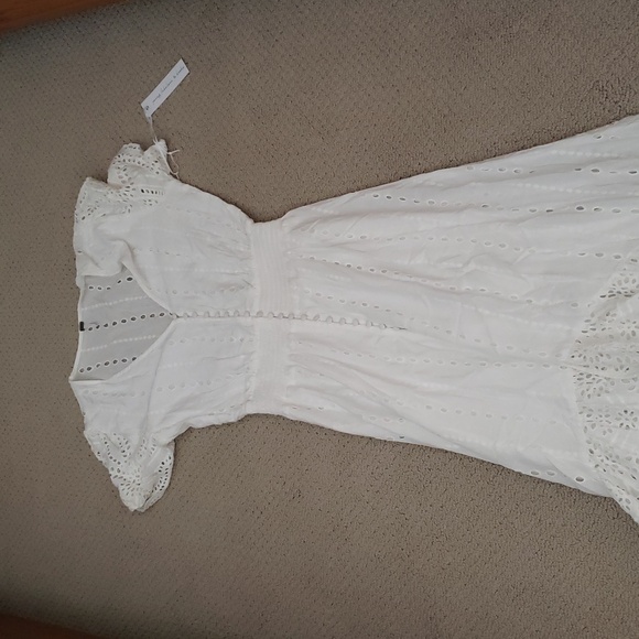 Elegant White Eyelet Dress - Picture 7 of 8